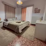 The Local Pin House - ευρύχωρη μονοκατοικία, Lamía