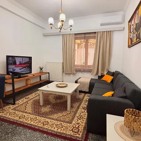 The Local Pin House - ευρύχωρη μονοκατοικία, Daire Lamía