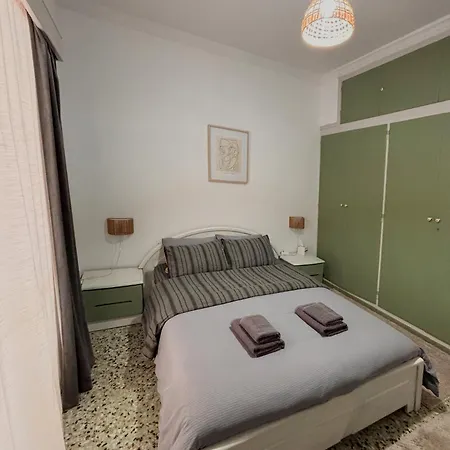 Daire The Local Pin House - ευρύχωρη μονοκατοικία, Lamía