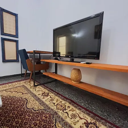 Daire The Local Pin House - ευρύχωρη μονοκατοικία, Lamía