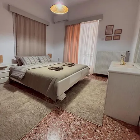 The Local Pin House - ευρύχωρη μονοκατοικία, Lamía