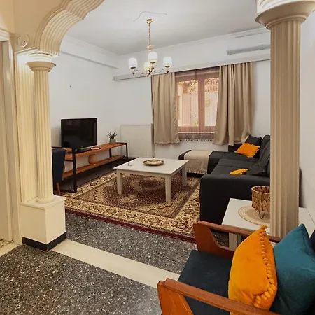 The Local Pin House - ευρύχωρη μονοκατοικία, * Lamía