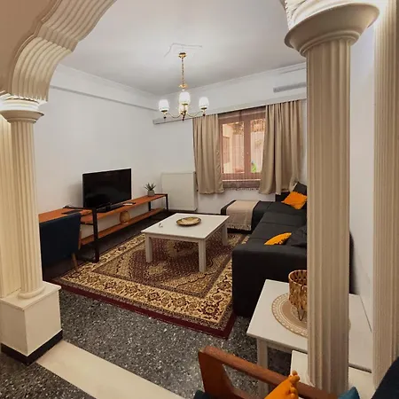 Daire The Local Pin House - ευρύχωρη μονοκατοικία, Lamía