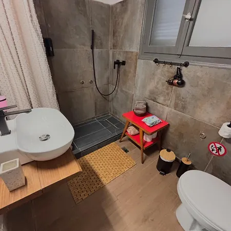 The Local Pin House - ευρύχωρη μονοκατοικία, Lamía